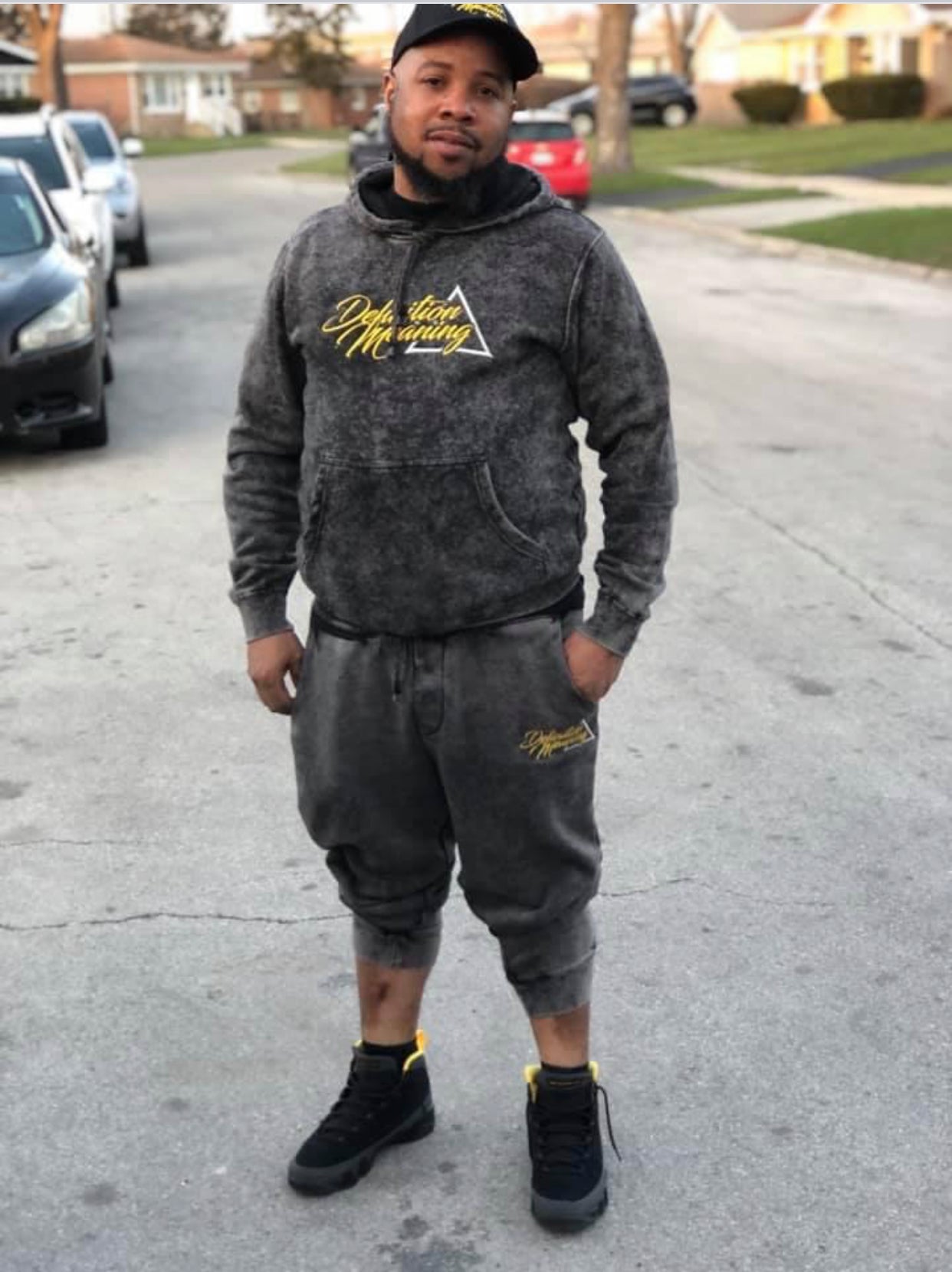 GREY SCRIPT JOGGER